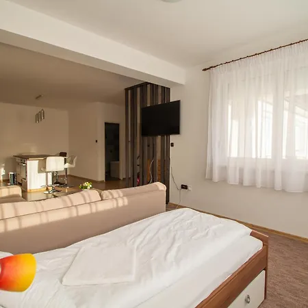 Deli Terasz C Free Parking, Self-check-in Anytime דירה