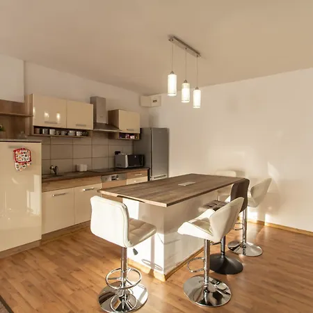 Deli Terasz C Free Parking, Self-check-in Anytime