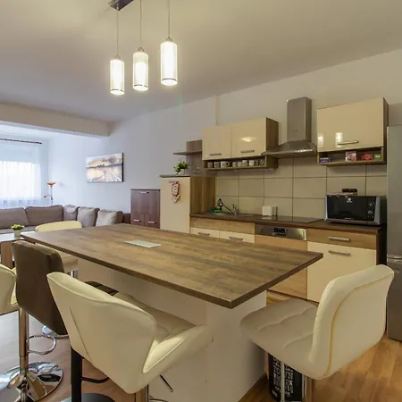 Deli Terasz C Free Parking, Self-check-in Anytime Apartment *