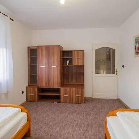 Deli Terasz C Free Parking, Self-check-in Anytime דירה