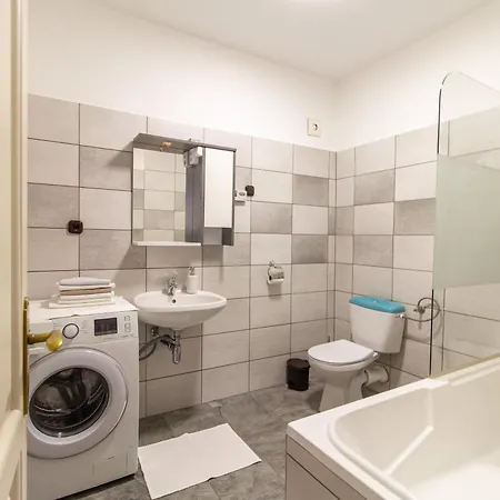 Apartment Deli Terasz C Free Parking, Self-check-in Anytime Gyor